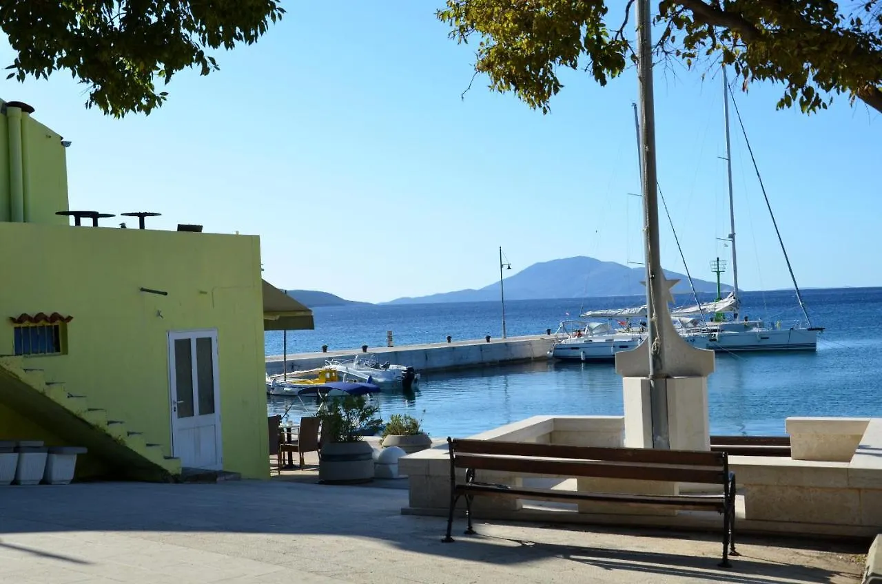 Apartments Martamare Martinšćica